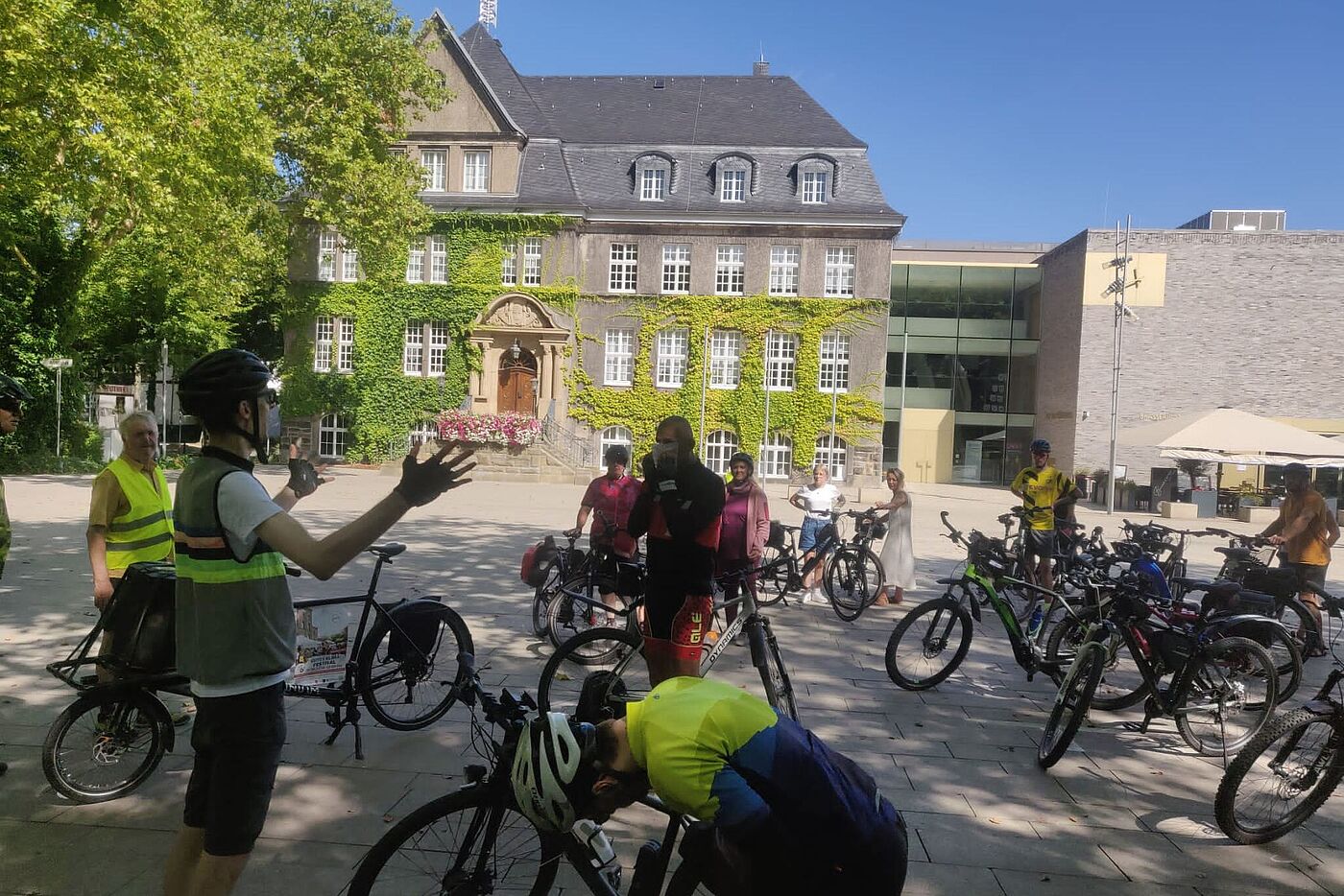 Sammelpunkt in Holzwickede. Ab hier ging es mit insgesamt 30 Radelnden weiter Richtung Dortmund.