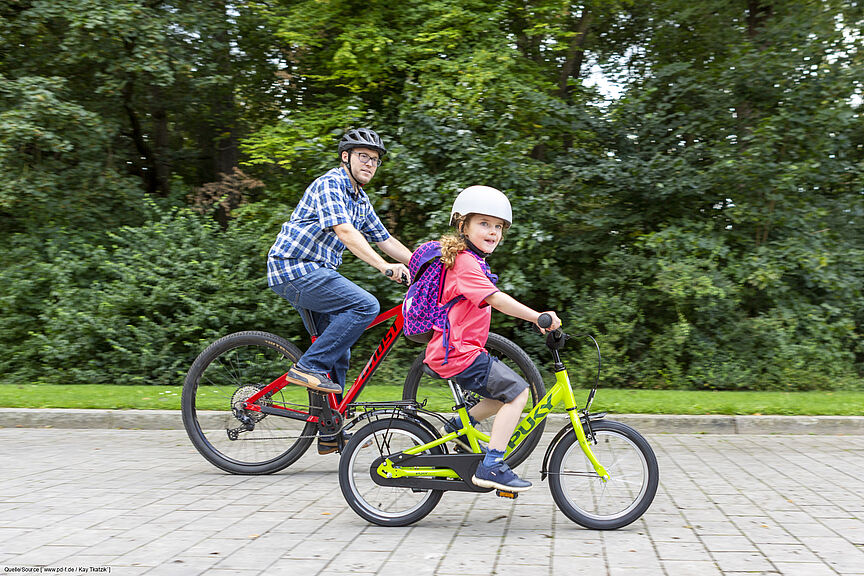 Ist das Kinderrad leicht, gut eingestellt und gewartet, macht das Mitfahren mit den Größeren gleich doppelt soviel Spaß. Ist das Kinderrad leicht, gut eingestellt und gewartet, macht das Mitfahren mit den Größeren gleich doppelt soviel Spaß.