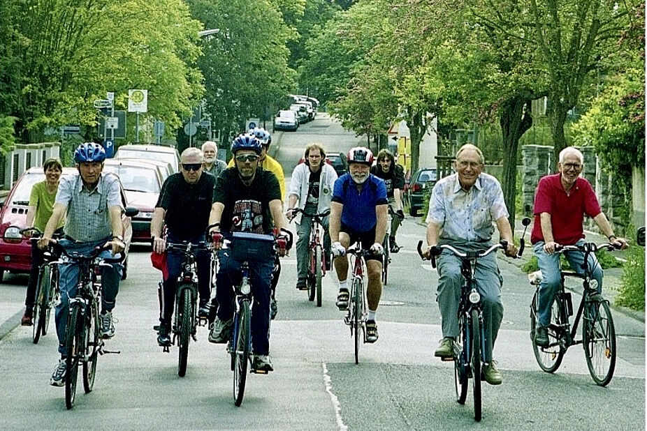 1995: Einweihungsfahrt über die Iserlohner Fahrradstrasse, Abschnitt Stenner-/Piepenstockstr., dabei Werner Kroll, Willi Kneer und Karl Ludwig Gröning ADFC